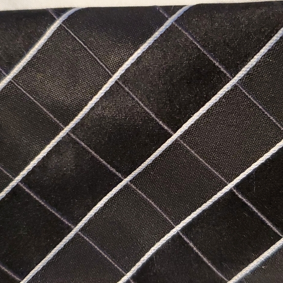 Men's Tommy Hilfiger black pattern with blue, 5 foot in length - Picture 6 of 6